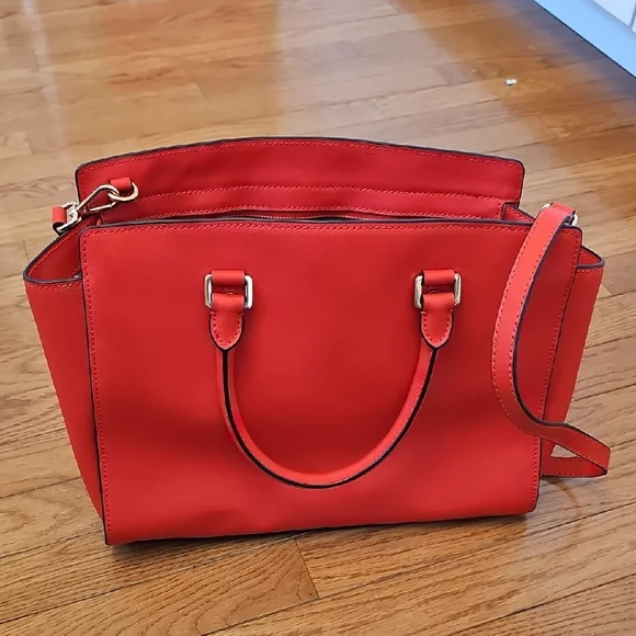 Michael Kors Medium Selma Bag - Picture 3 of 16